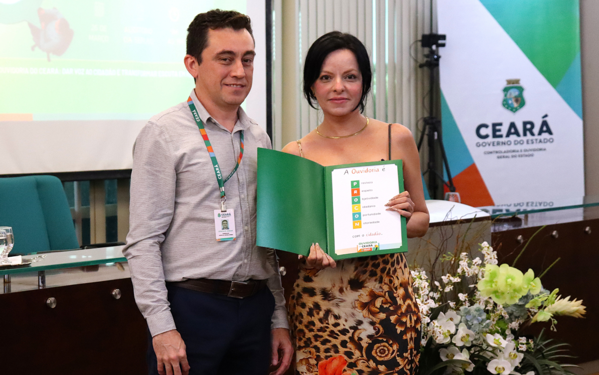 Otacílio Júnior, coordenador de Ouvidoria da CGE, e Eliane Vieira, ouvidora do Procon Ceará